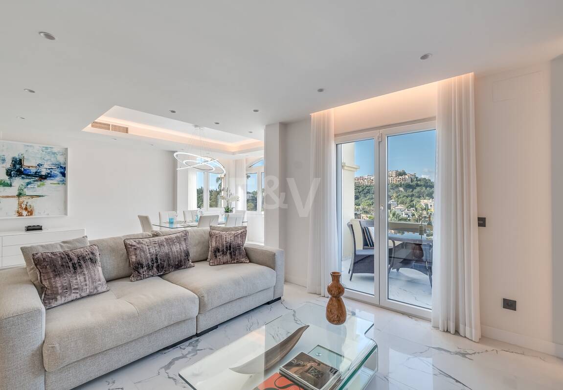 Elegant Duplex Penthouse in La Quinta with Solarium