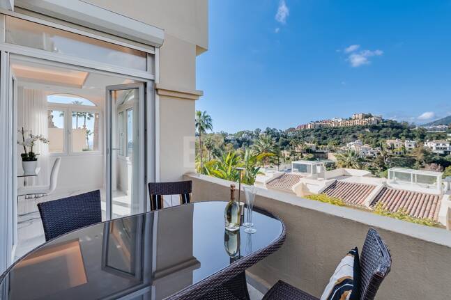 Elegant Duplex Penthouse in La Quinta with Solarium