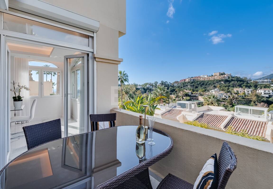 Elegant Duplex Penthouse in La Quinta with Solarium