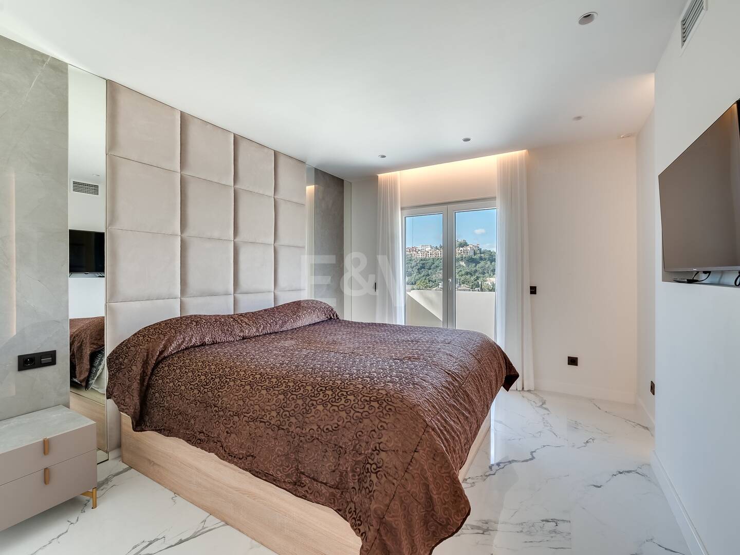 Elegant Duplex Penthouse in La Quinta with Solarium