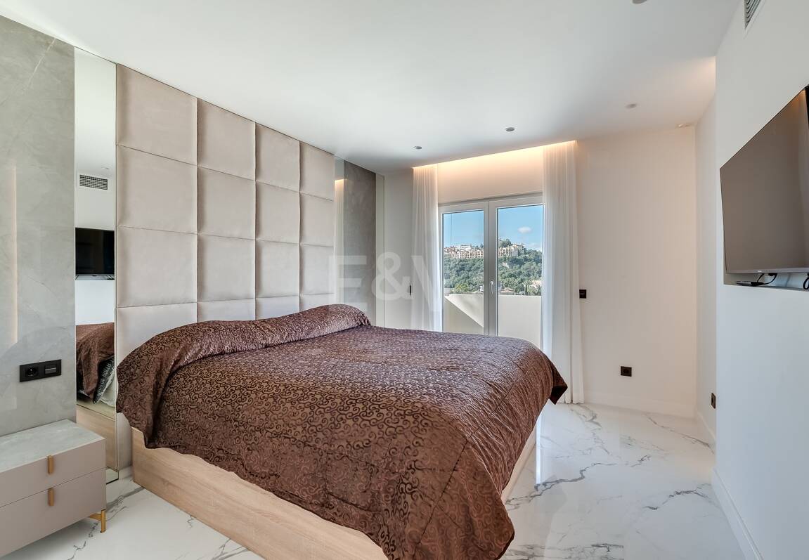 Elegant Duplex Penthouse in La Quinta with Solarium