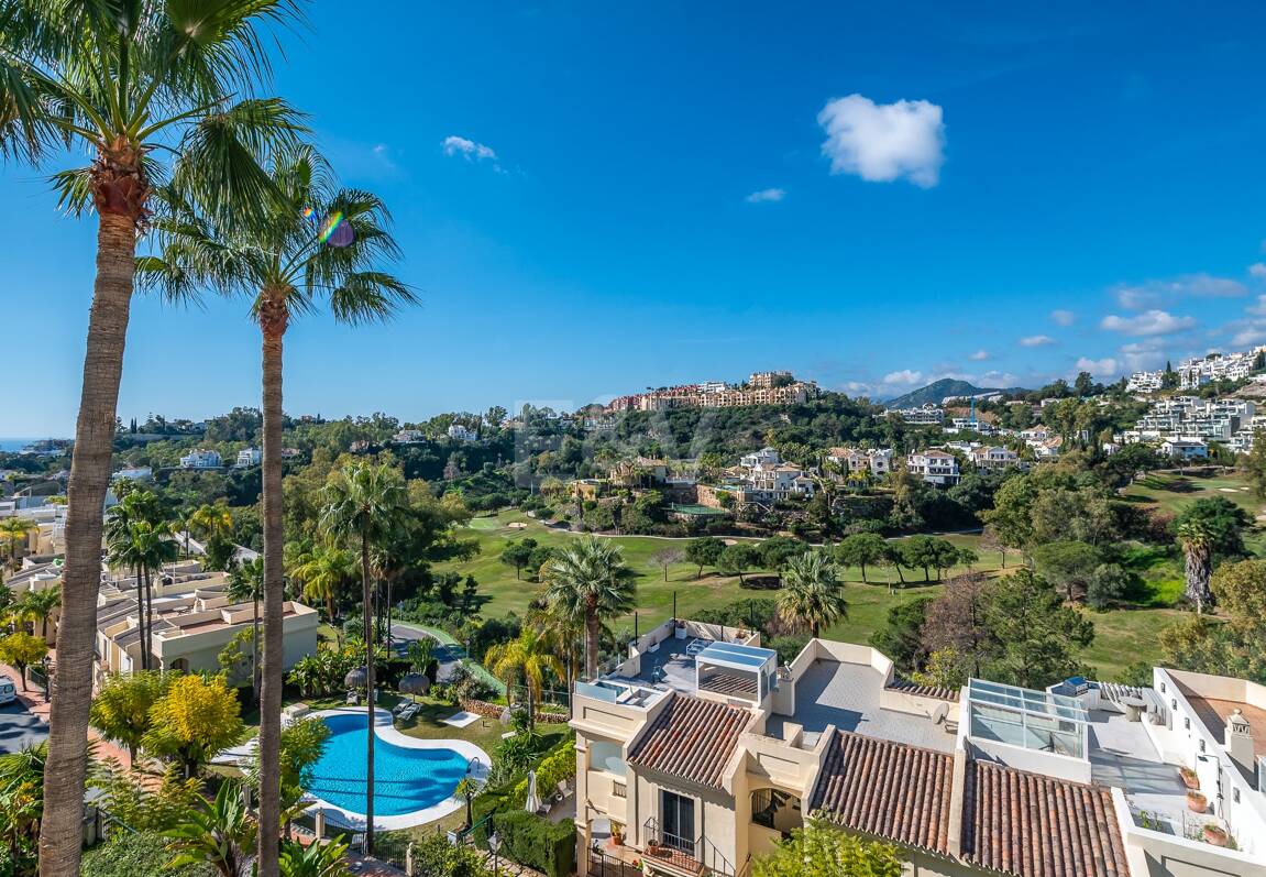 Elegant Duplex Penthouse in La Quinta with Solarium