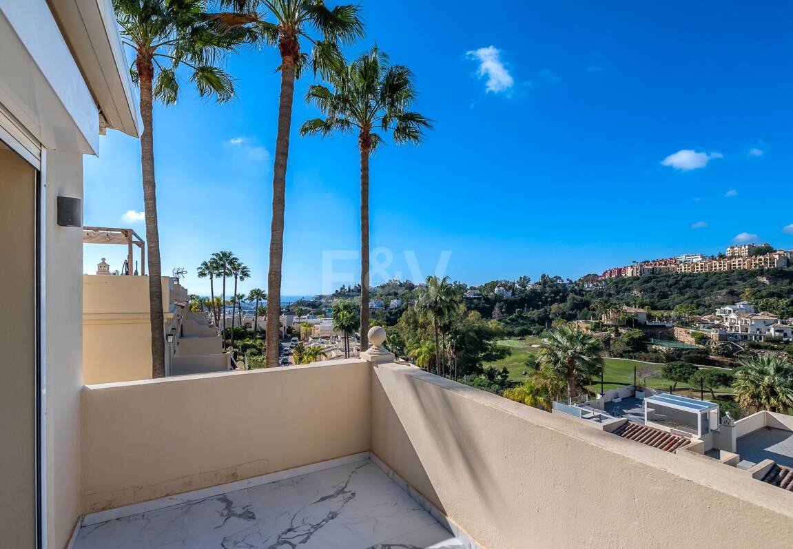 Elegant Duplex Penthouse in La Quinta with Solarium