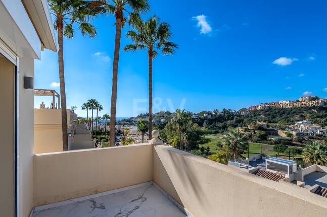 Elegant Duplex Penthouse in La Quinta with Solarium