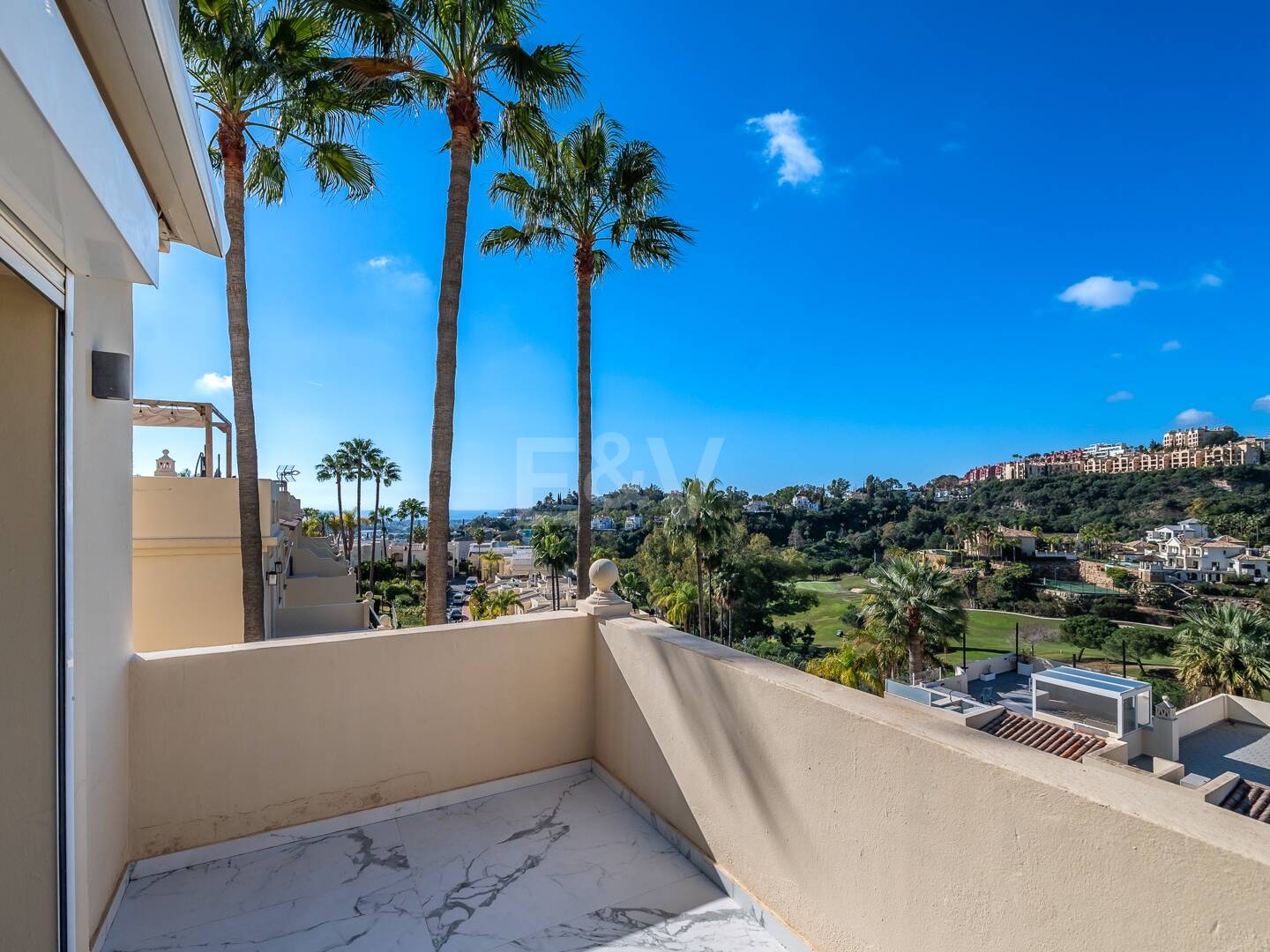 Elegant Duplex Penthouse in La Quinta with Solarium