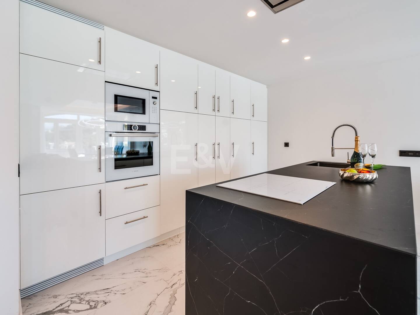 Elegant Duplex Penthouse in La Quinta with Solarium