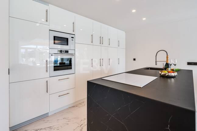 Elegant Duplex Penthouse in La Quinta with Solarium