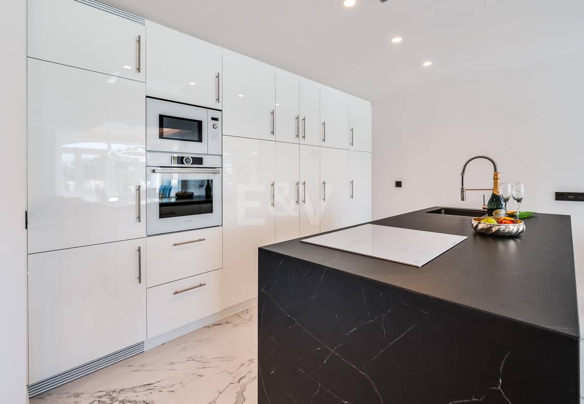 Elegant Duplex Penthouse in La Quinta with Solarium