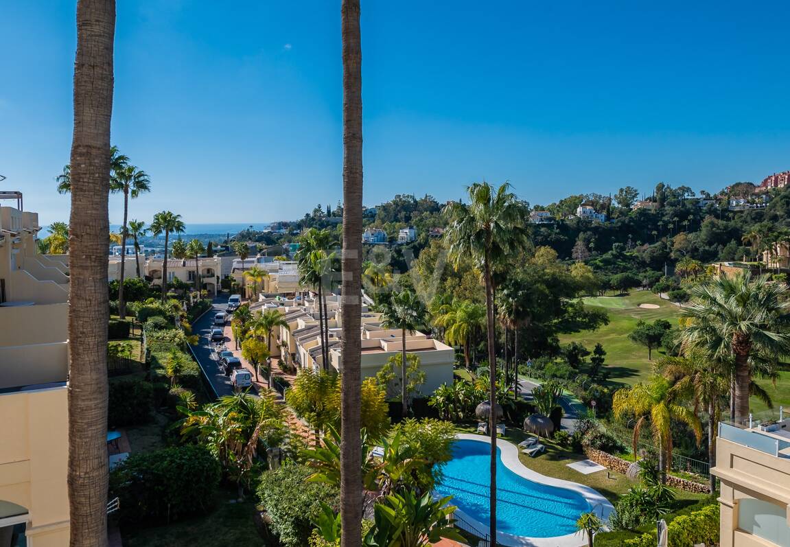 Elegant Duplex Penthouse in La Quinta with Solarium