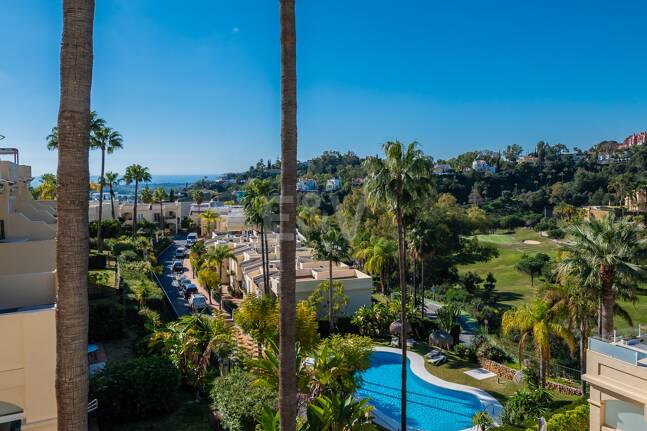 Elegant Duplex Penthouse in La Quinta with Solarium