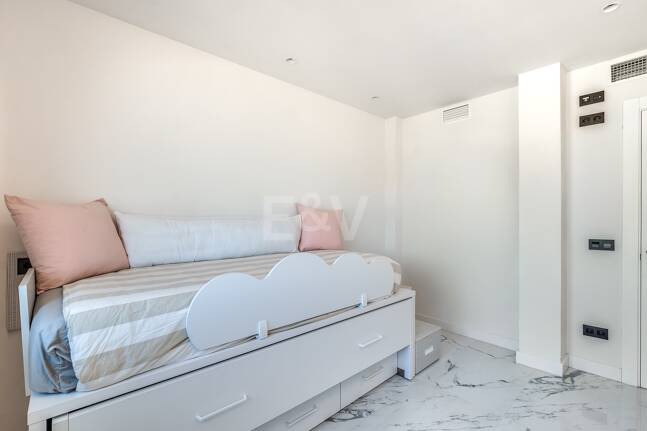 Elegant Duplex Penthouse in La Quinta with Solarium