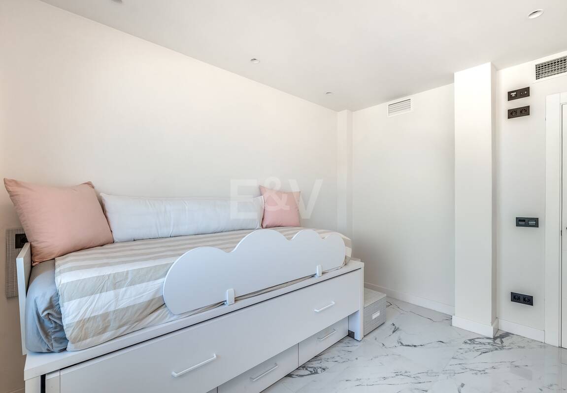 Elegant Duplex Penthouse in La Quinta with Solarium