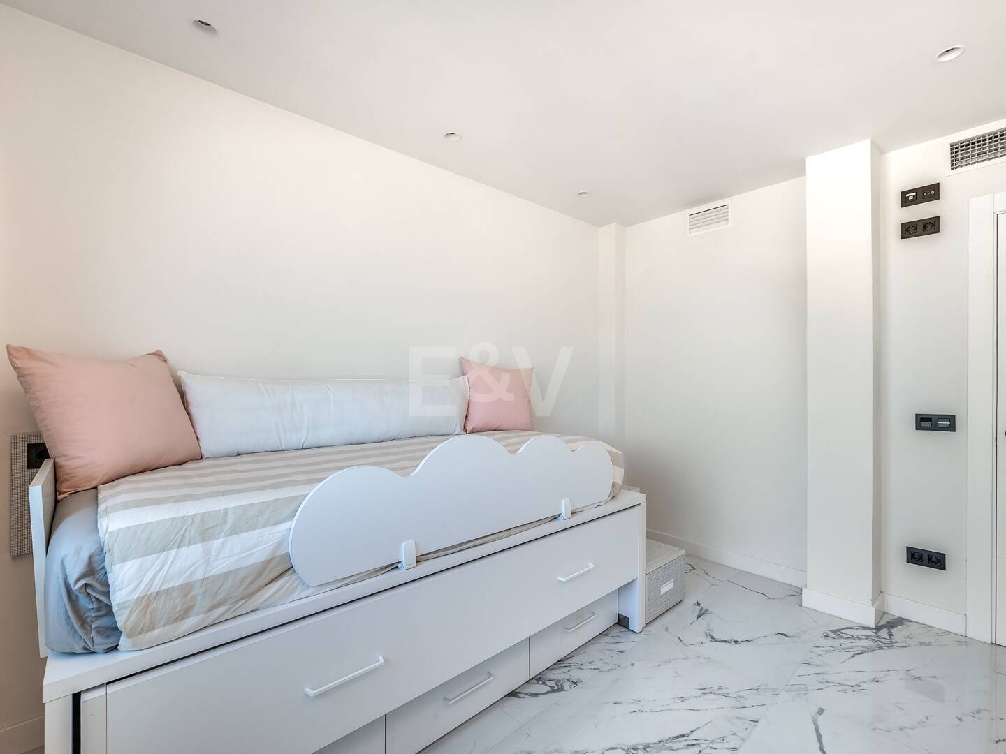 Elegant Duplex Penthouse in La Quinta with Solarium