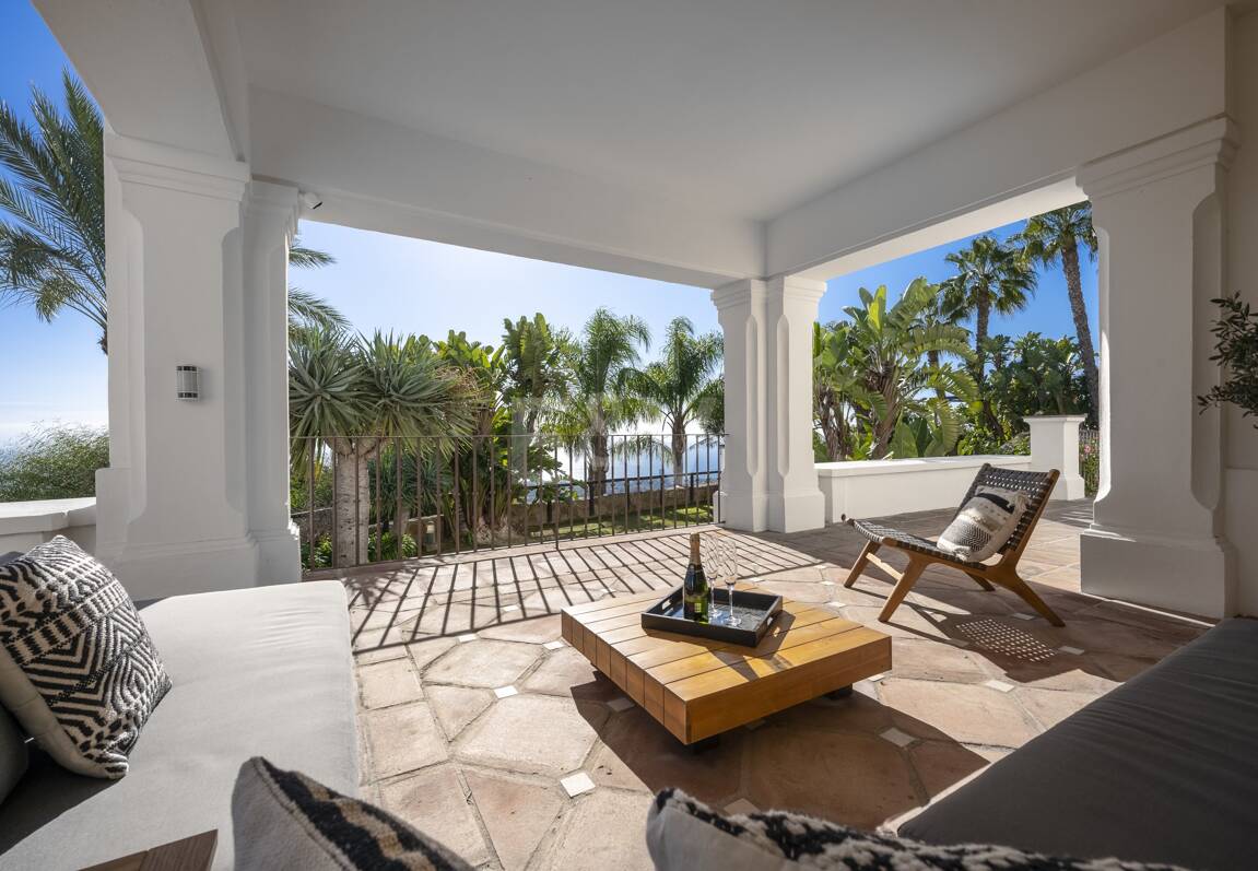 Elegant Villa i Altos de Los Monteros med oslagbar havsutsikt
