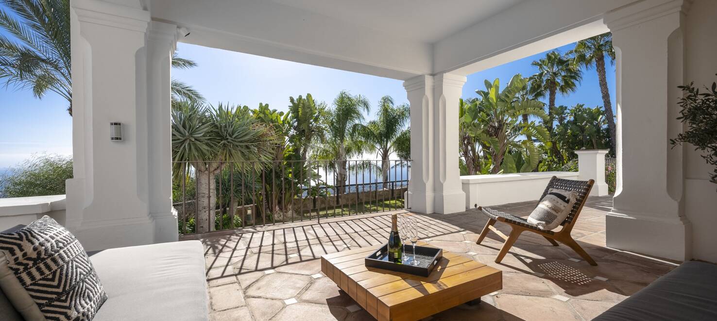Elegant Villa i Altos de Los Monteros med oslagbar havsutsikt