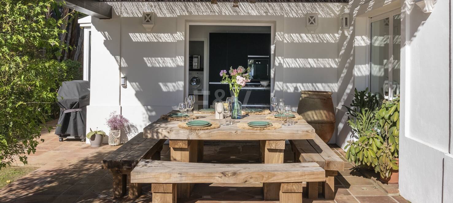 Elegant Villa i Altos de Los Monteros med oslagbar havsutsikt