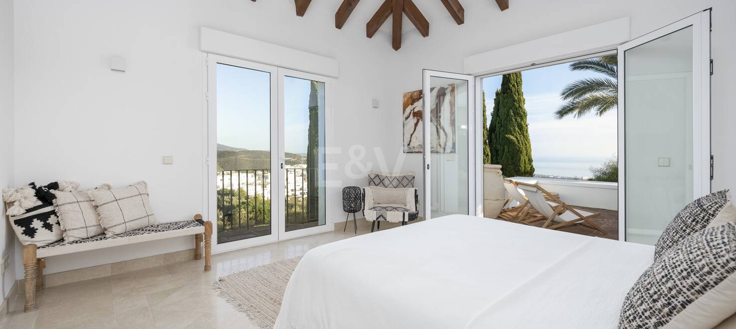 Elegant Villa i Altos de Los Monteros med oslagbar havsutsikt