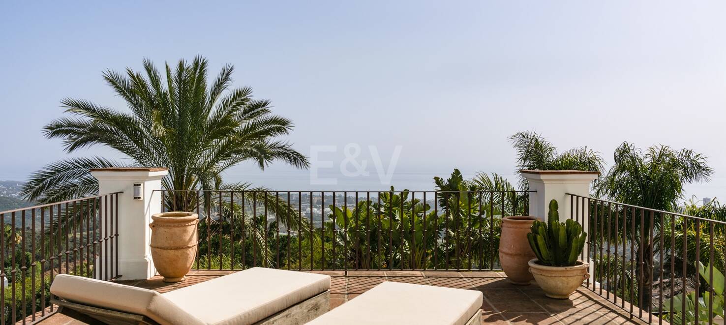 Elegant Villa i Altos de Los Monteros med oslagbar havsutsikt