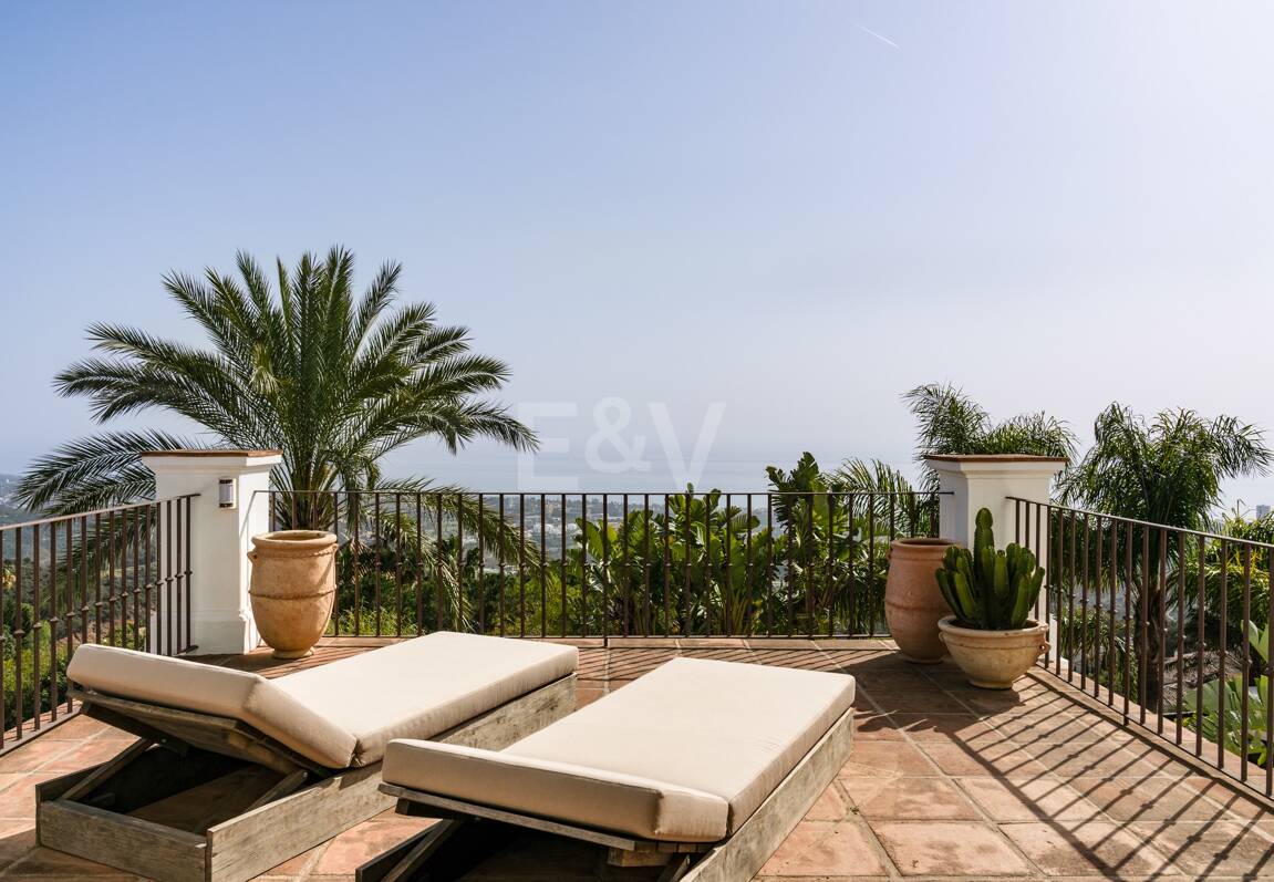 Elegant Villa i Altos de Los Monteros med oslagbar havsutsikt
