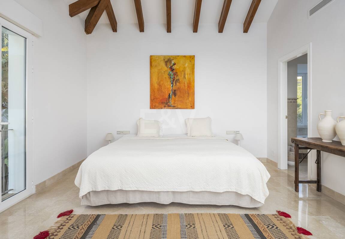 Elegant Villa i Altos de Los Monteros med oslagbar havsutsikt