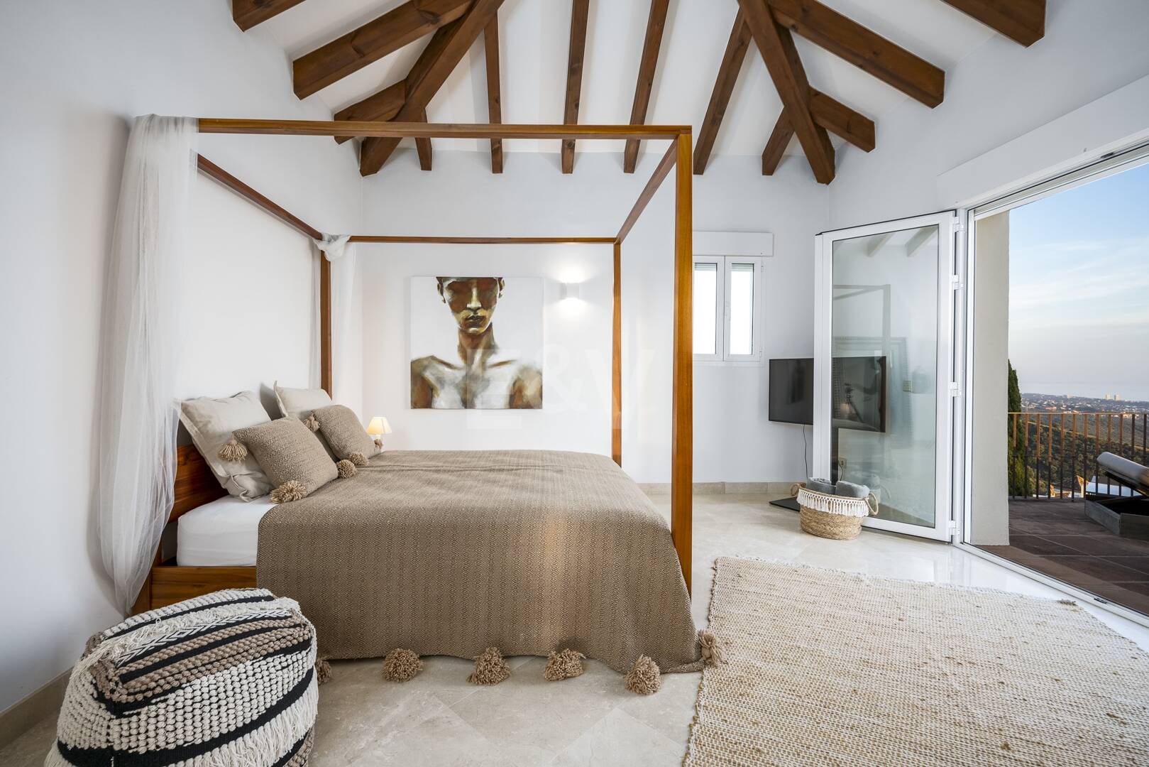 Elegant Villa i Altos de Los Monteros med oslagbar havsutsikt