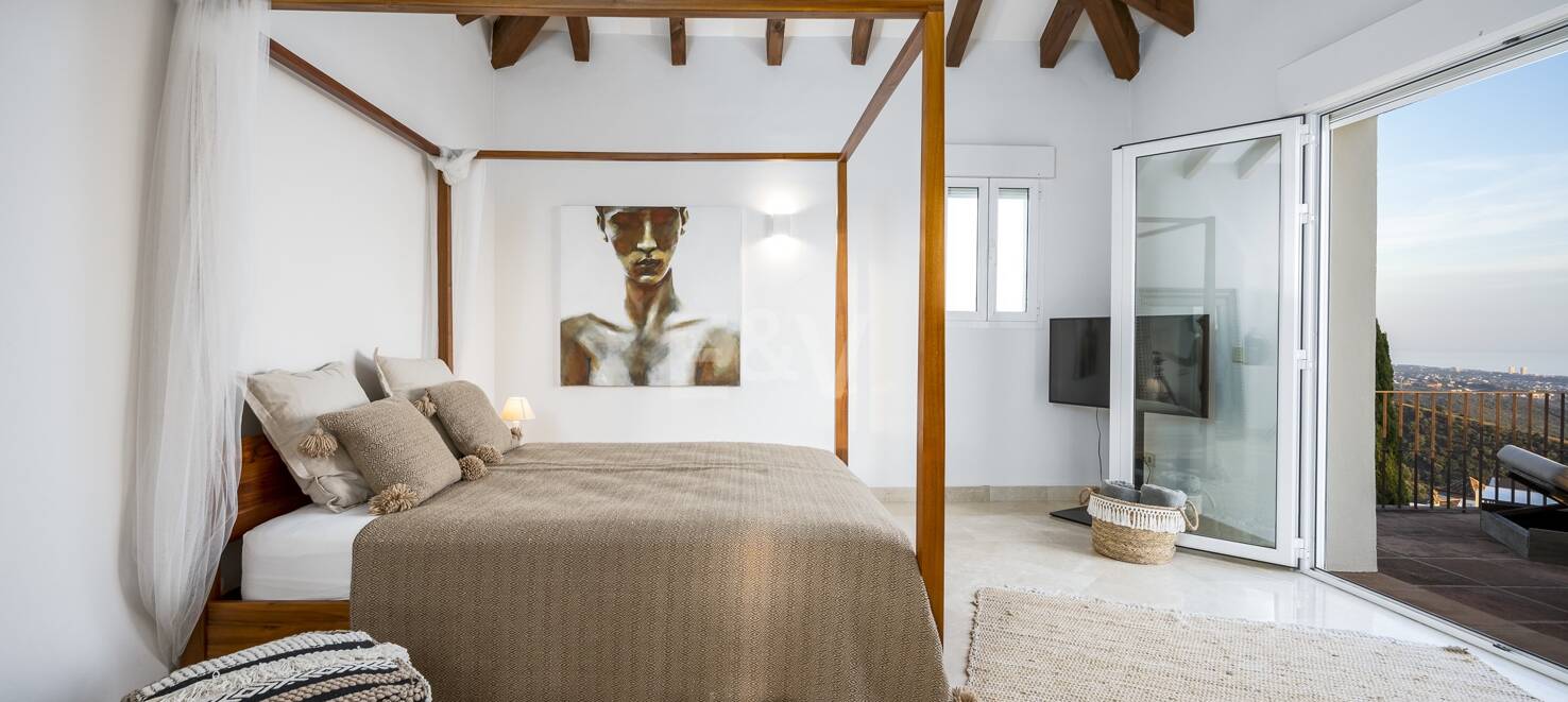 Elegant Villa i Altos de Los Monteros med oslagbar havsutsikt