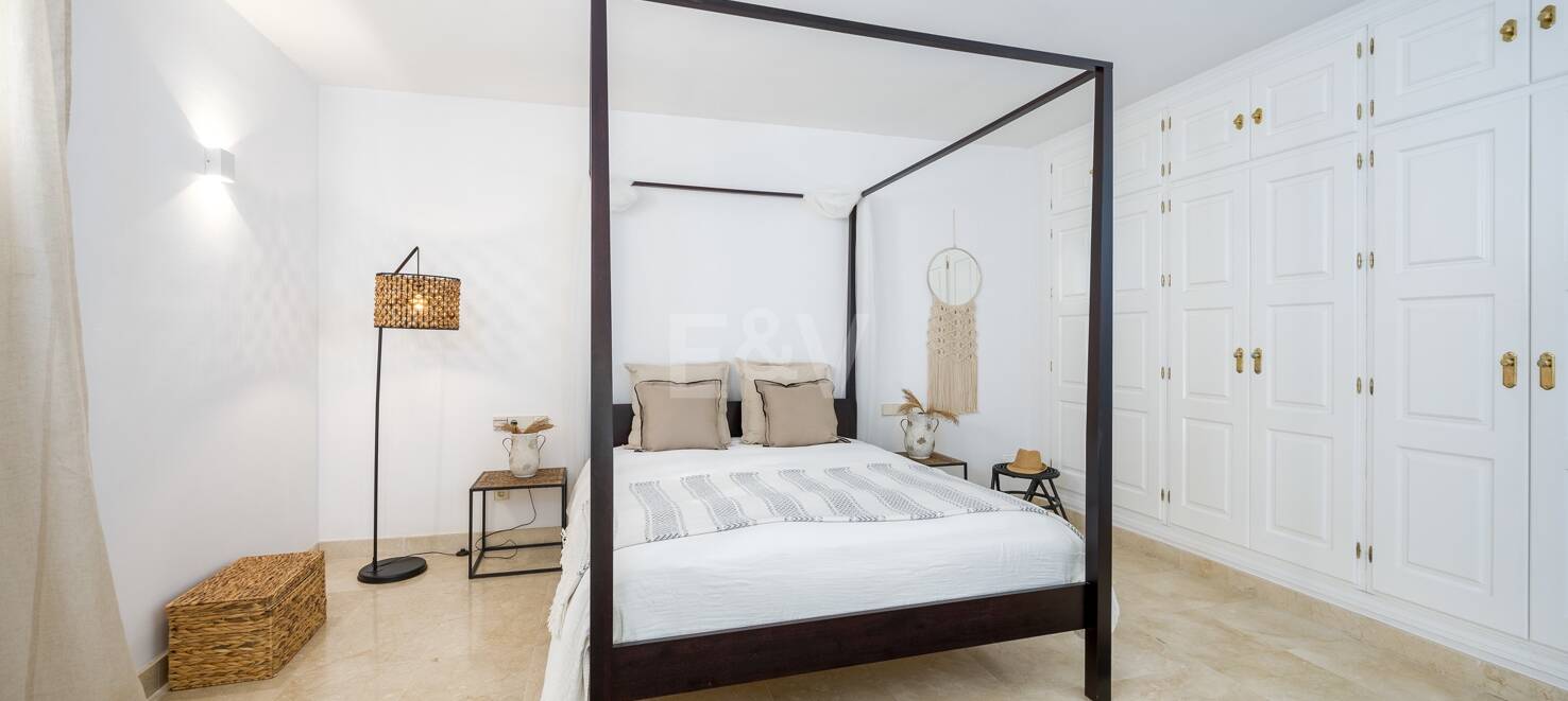 Elegant Villa i Altos de Los Monteros med oslagbar havsutsikt