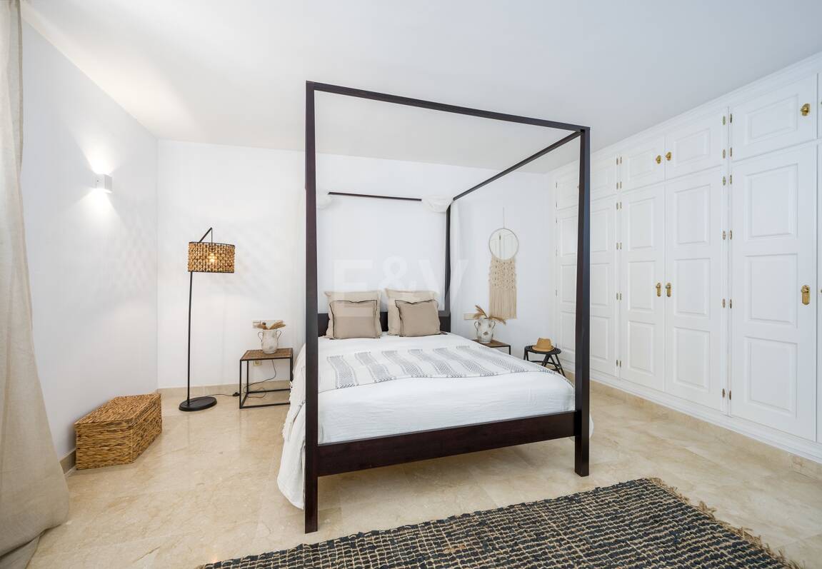 Elegant Villa i Altos de Los Monteros med oslagbar havsutsikt