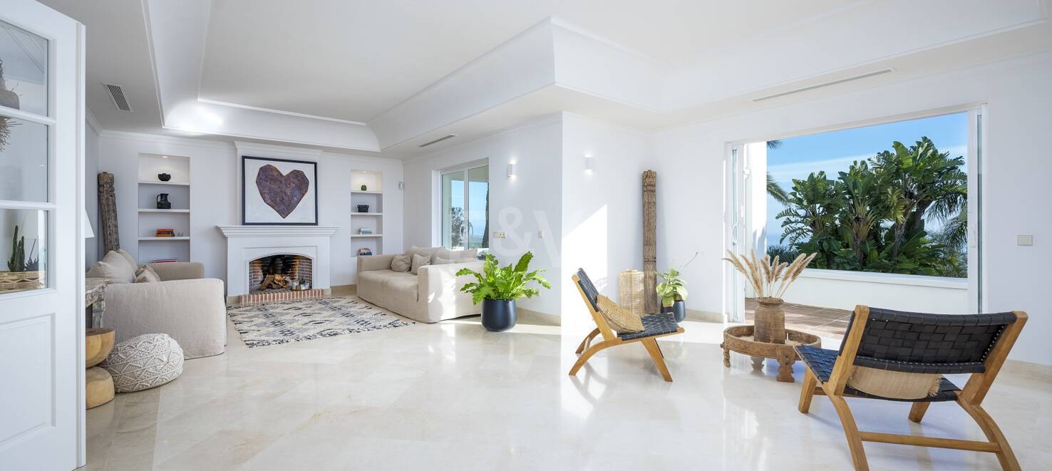 Elegant Villa i Altos de Los Monteros med oslagbar havsutsikt