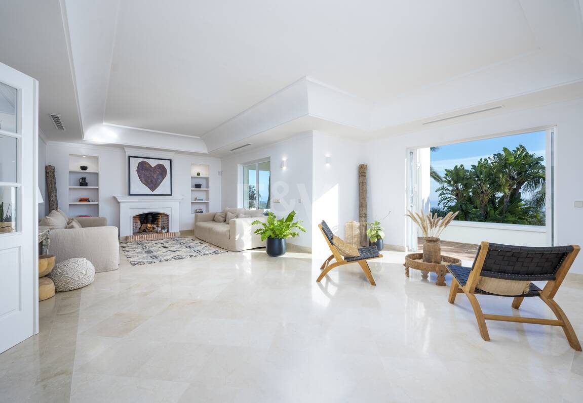 Elegant Villa i Altos de Los Monteros med oslagbar havsutsikt