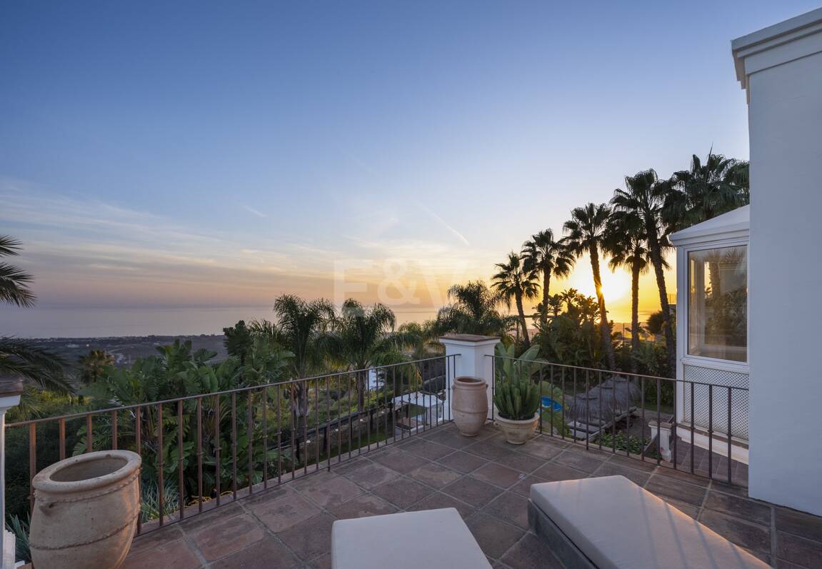 Elegant Villa i Altos de Los Monteros med oslagbar havsutsikt