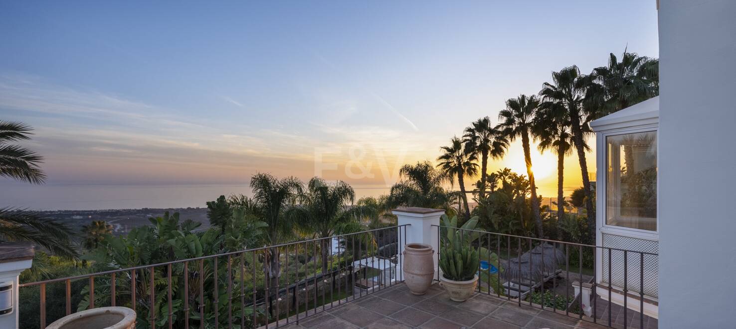 Elegant Villa i Altos de Los Monteros med oslagbar havsutsikt