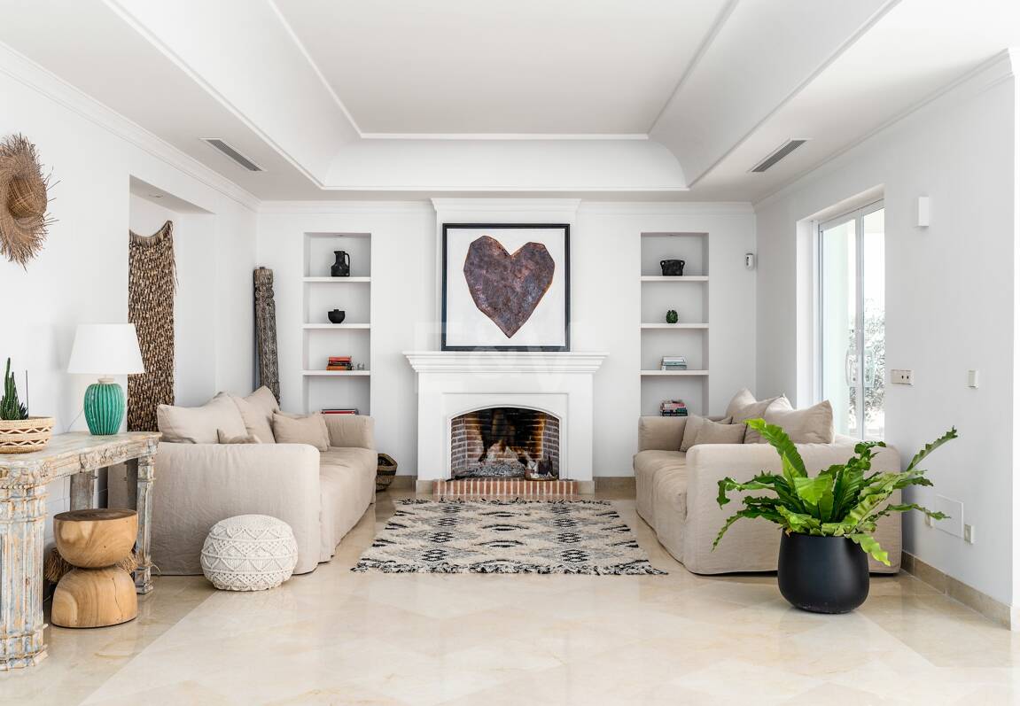 Elegant Villa i Altos de Los Monteros med oslagbar havsutsikt