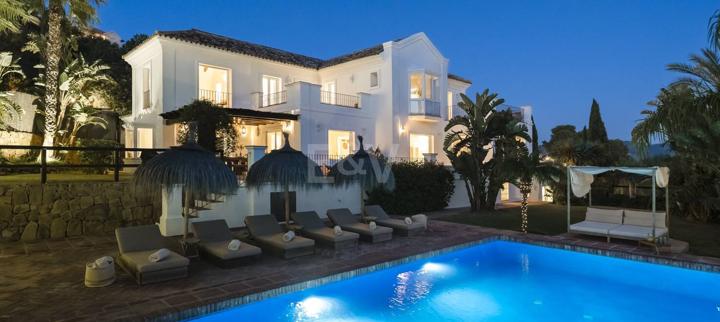 Elegant Villa i Altos de Los Monteros med oslagbar havsutsikt