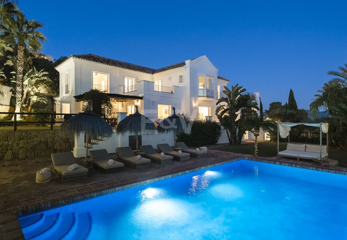 Elegant Villa i Altos de Los Monteros med oslagbar havsutsikt