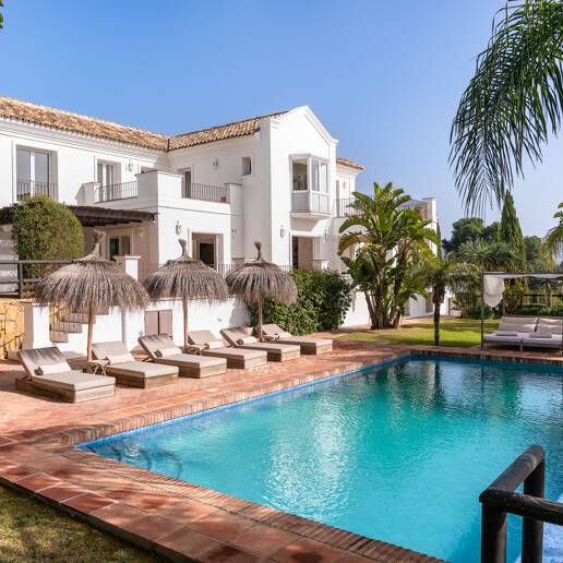 Elegant Villa i Altos de Los Monteros med oslagbar havsutsikt