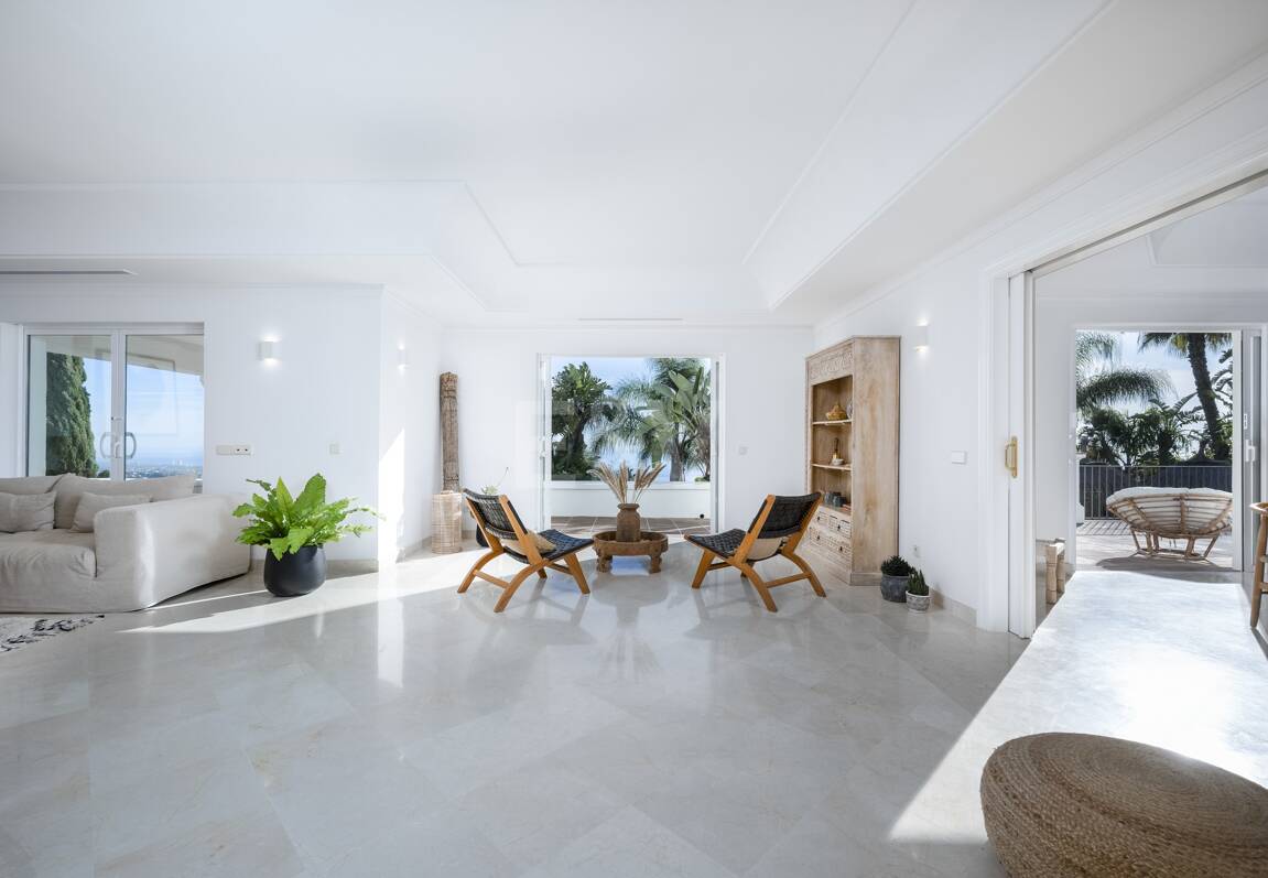 Elegant Villa i Altos de Los Monteros med oslagbar havsutsikt