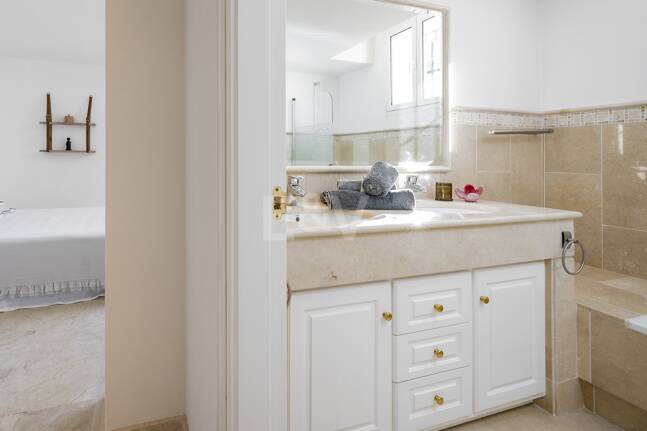 Elegant Villa i Altos de Los Monteros med oslagbar havsutsikt