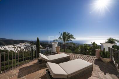 Elegant Villa i Altos de Los Monteros med oslagbar havsutsikt