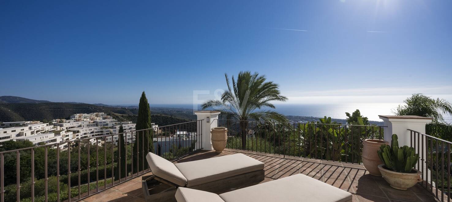 Elegant Villa i Altos de Los Monteros med oslagbar havsutsikt