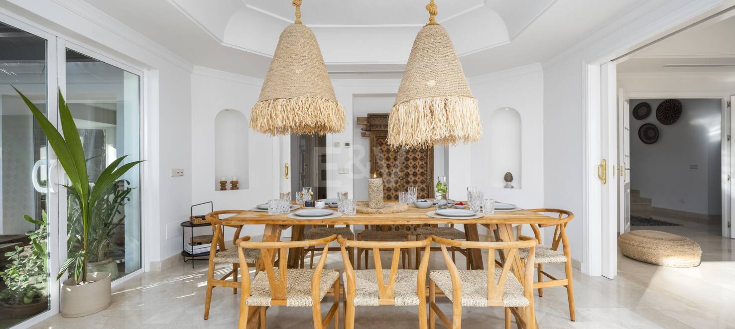 Elegant Villa i Altos de Los Monteros med oslagbar havsutsikt