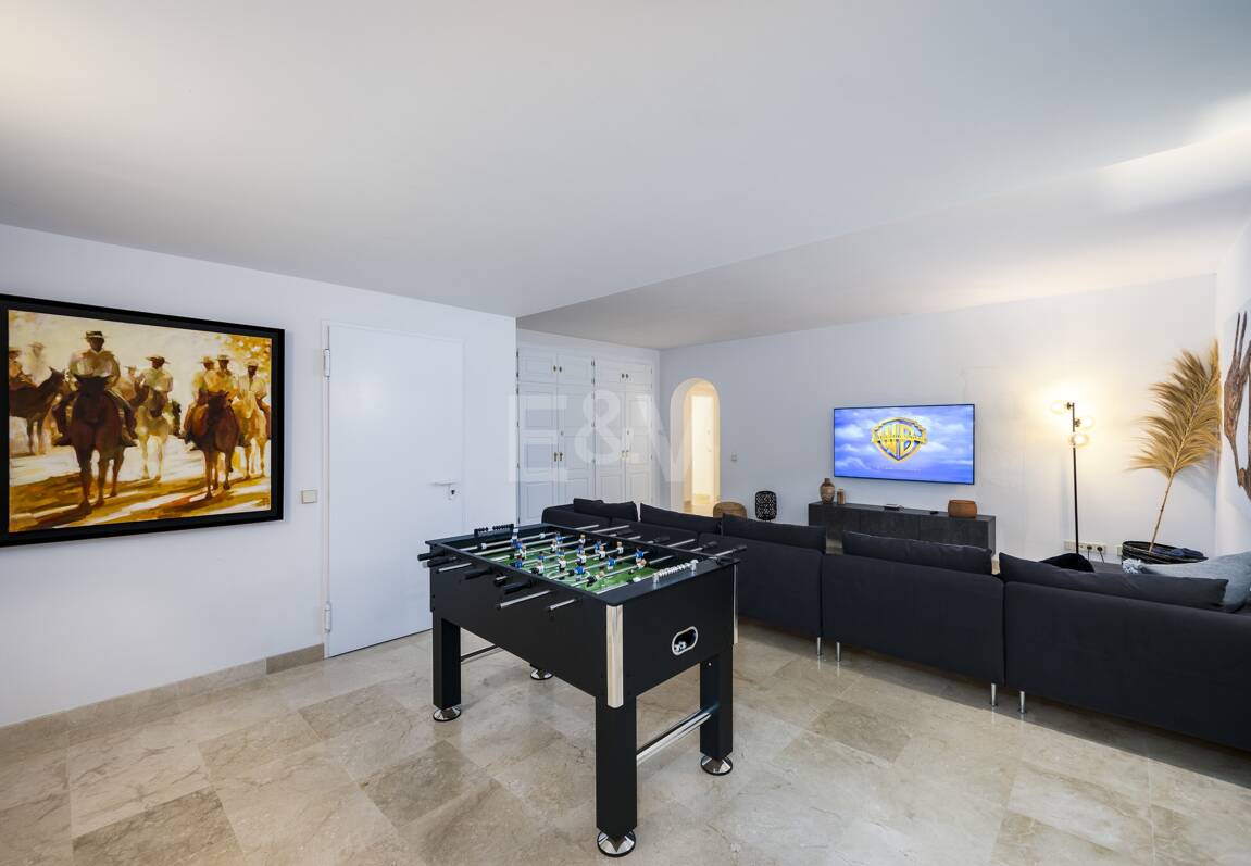 Elegant Villa i Altos de Los Monteros med oslagbar havsutsikt