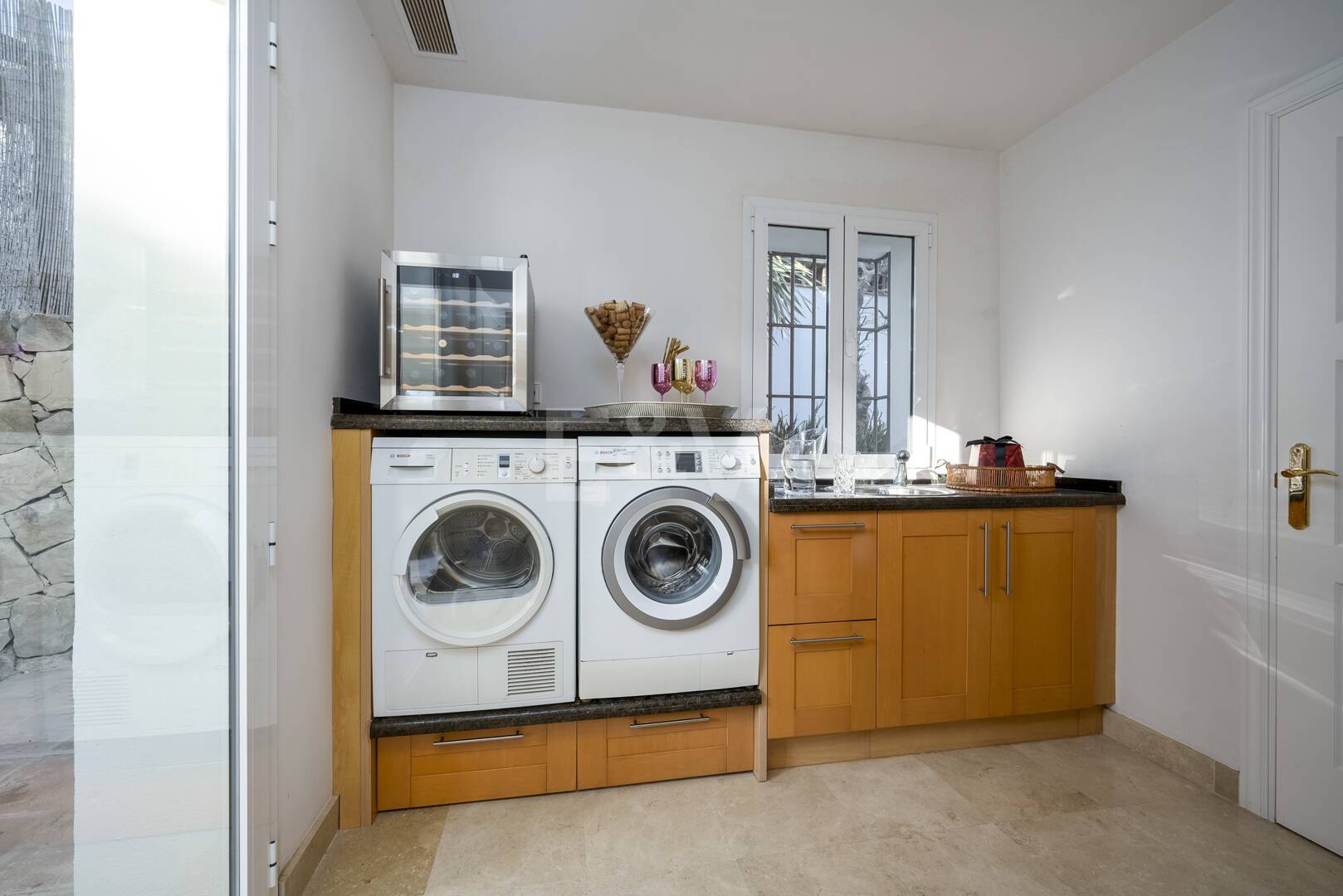 Elegant Villa i Altos de Los Monteros med oslagbar havsutsikt