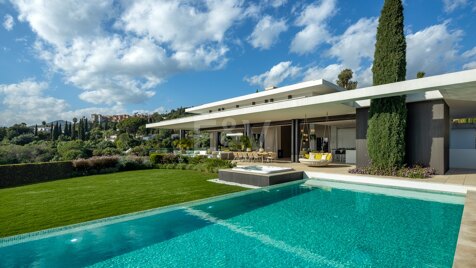 Villa moderna en La Quinta con vistas al mar