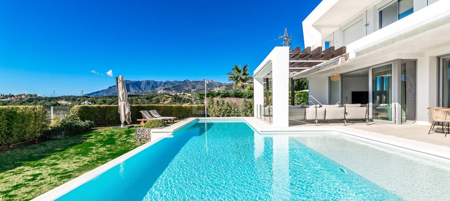Modern Villa med havsutsikt i Santa Clara, Marbella