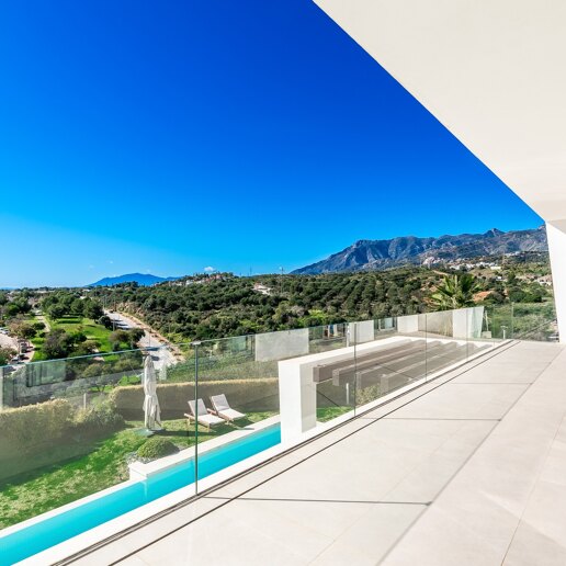 Moderne Villa mit Meerblick in Santa Clara, Marbella