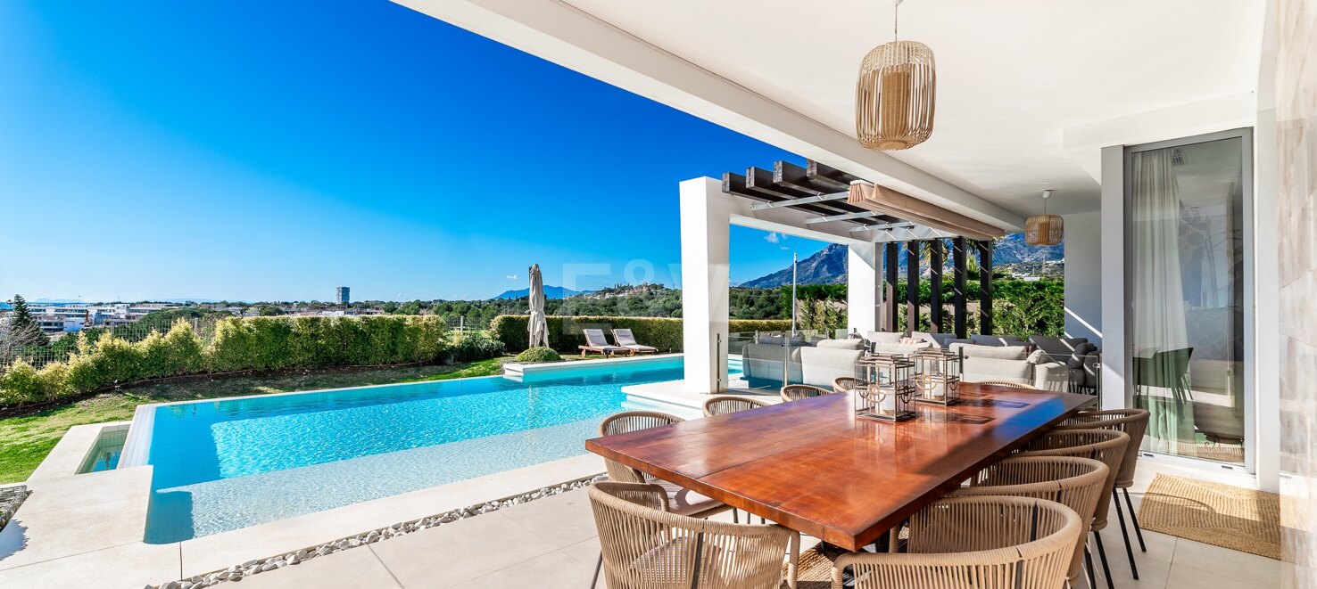 Moderne Villa mit Meerblick in Santa Clara, Marbella