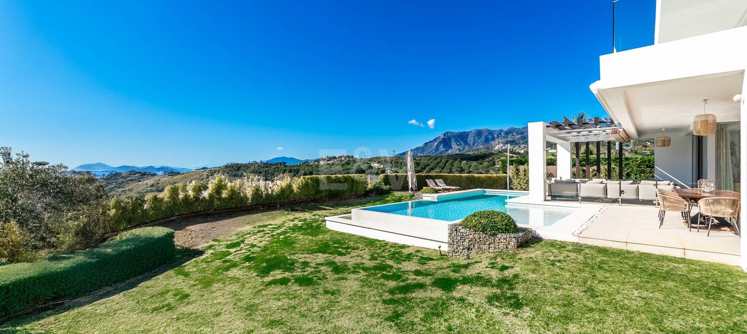 Modern Villa med havsutsikt i Santa Clara, Marbella