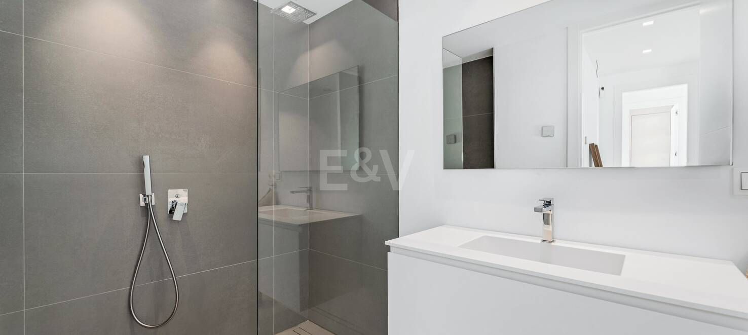 Modern Villa med havsutsikt i Santa Clara, Marbella