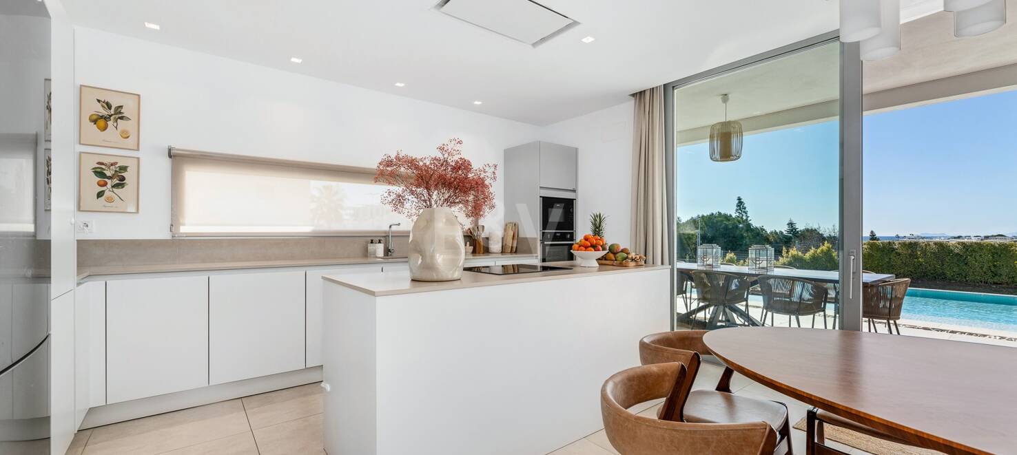 Modern Villa med havsutsikt i Santa Clara, Marbella